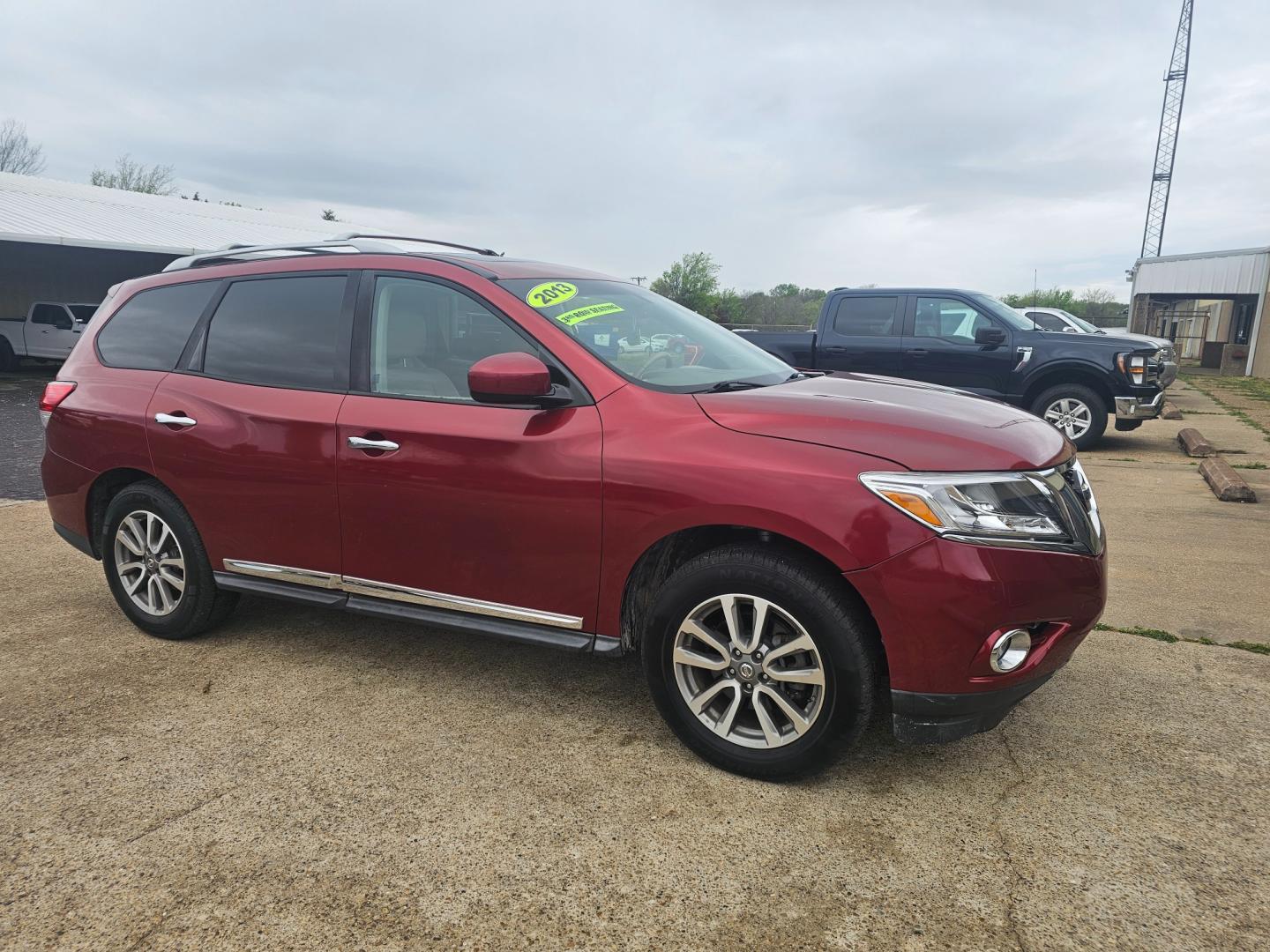 2013 MAROON Nissan Pathfinder LE 2WD (5N1AR2MN0DC) with an 3.5L V6 DOHC 24V engine, Continuously Variable Transmission transmission, located at 533 S Seven Points BLVD, Seven Points, TX, 75143, (430) 255-4030, 32.313999, -96.209351 - Photo#1